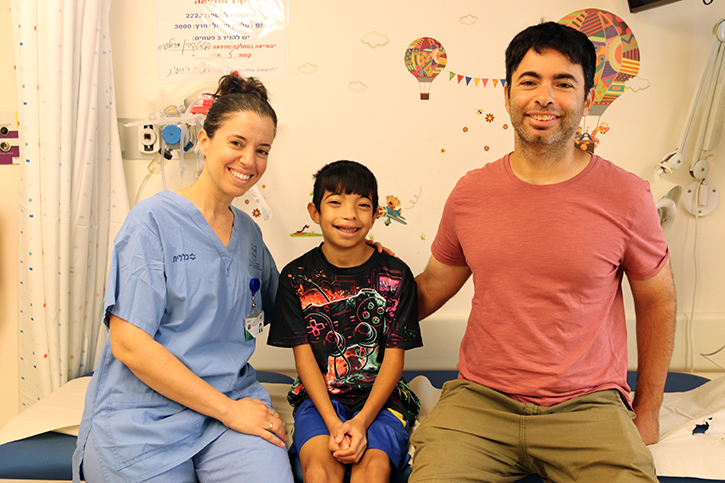 האב שי, נתנאל והרופאה המנתחת ד''ר דפנה יעקבי